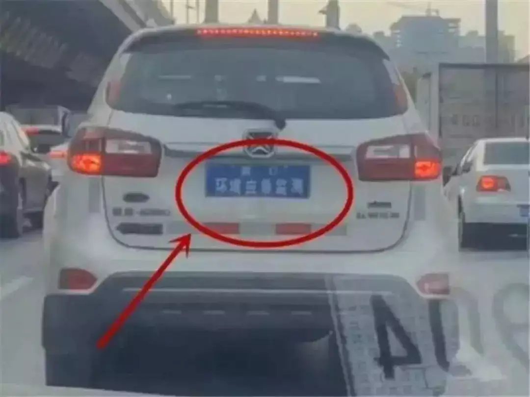 全汉字车牌上路路人报警，交警竟称这个真管不了！-团络网