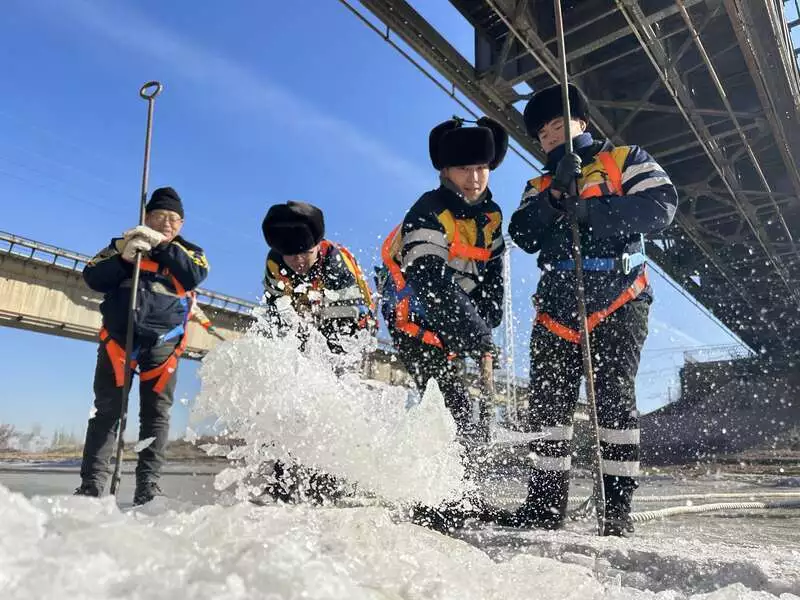 黃河上的冰雪“釬夫”播報(bào)文章