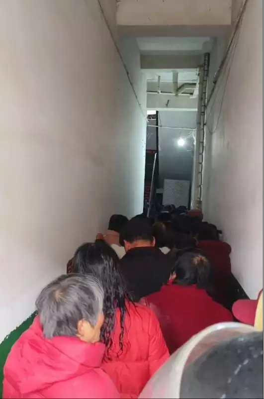 免费送鸡蛋挂面吸引老人参加品鉴会 当心赵氏普众酒夸大其词(图3)