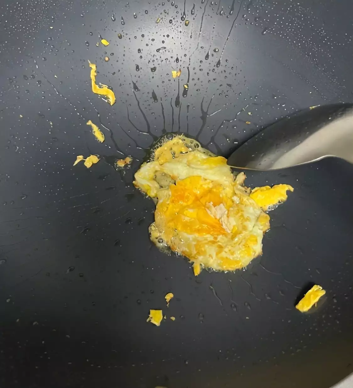 不锈钢锅污渍难除?避免使用钢丝球,这几招帮你轻松恢复光泽她27岁嫁给61岁老人,晚年说出再婚原因,如今90岁依然健在