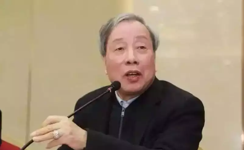 她从护士逆袭到深圳女首富,手握10000项专利,每年赚走苹果100亿他身高不足一米五,21岁升为红军军团长,麾下有一位大将叫粟裕 她从护士逆袭到深圳女首富,手握10000项专利,每年赚走苹果100亿他身高不足一米五,21岁升为红军军团长,麾下有一位大将叫粟裕