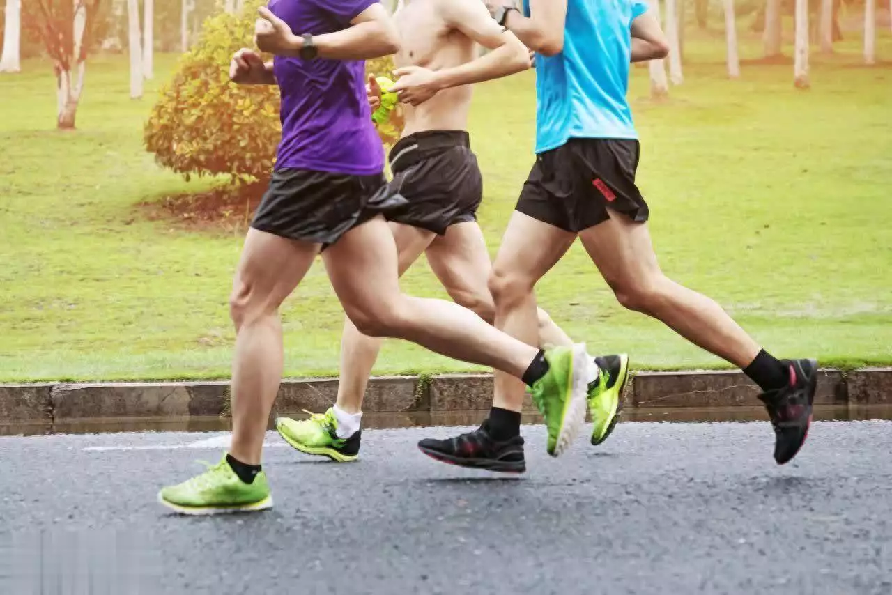 开合跳vs跑步：哪个燃脂更高效？每天20分钟，腰围速减8cm