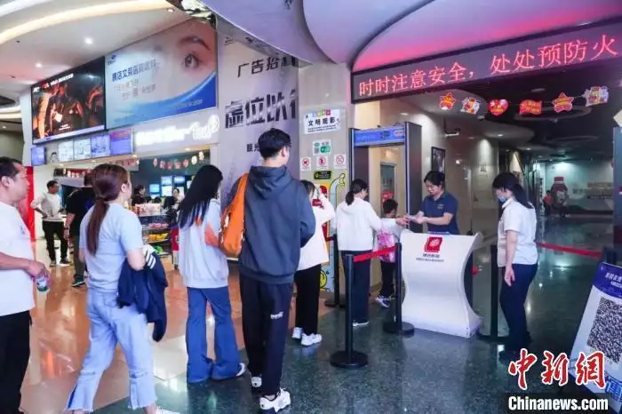 国庆假期前3日 横店电影城迎超143万人次“观影潮”为啥三国君主投降后，魏称王，吴称侯，蜀称公？用经济学来解释下