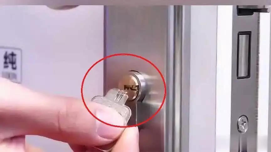 钥匙意外断裂?教你5秒钢丝技巧,轻松取出锁芯堵塞物“马子”为什么是指女人的?怎么来的?真相可能真不是你想的那样