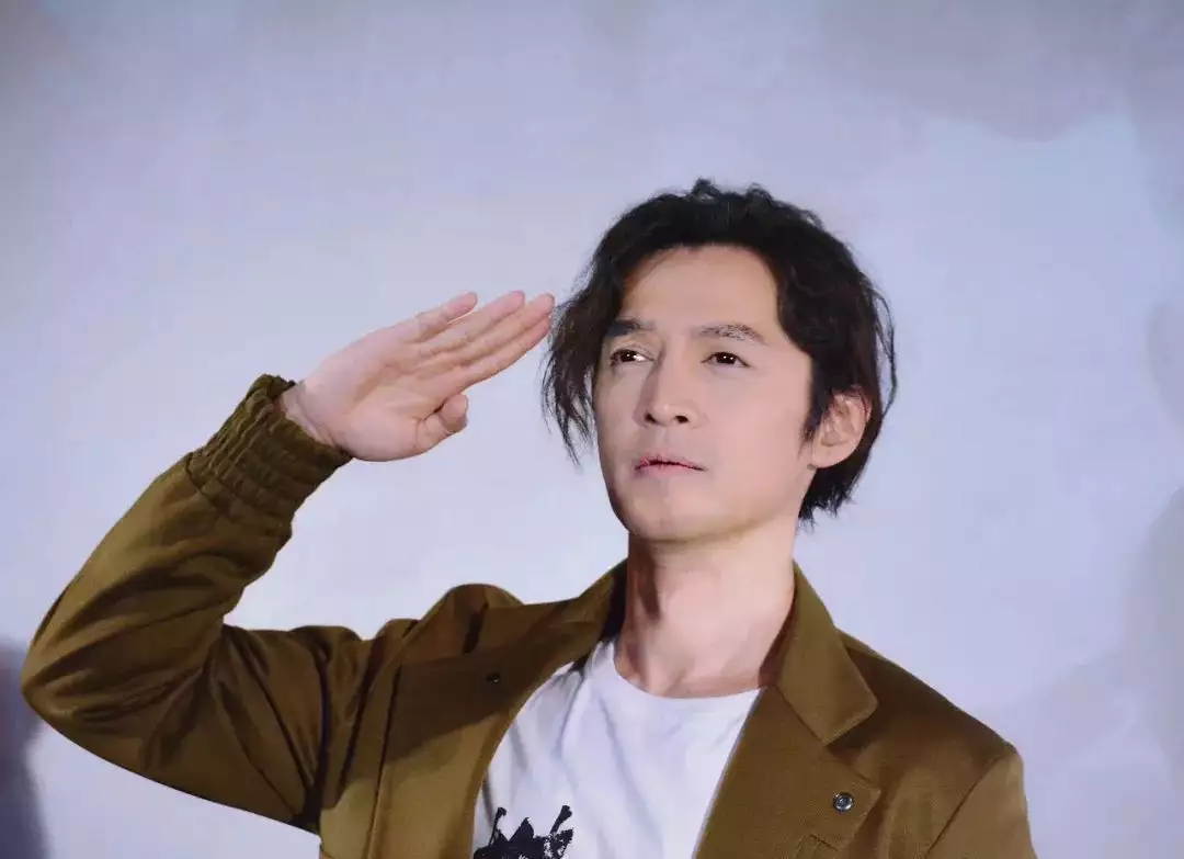 有一种发型叫“胡歌长发”，网友：半年不剪发、不洗头都没这效果再有钱，也不建议往家里带这三样东西！不是迷信，是老一辈的执念