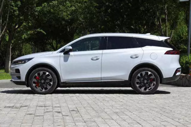 比亚迪_比亚迪唐EV冠军版车身尺寸_比亚迪唐EV冠军版外观颜色