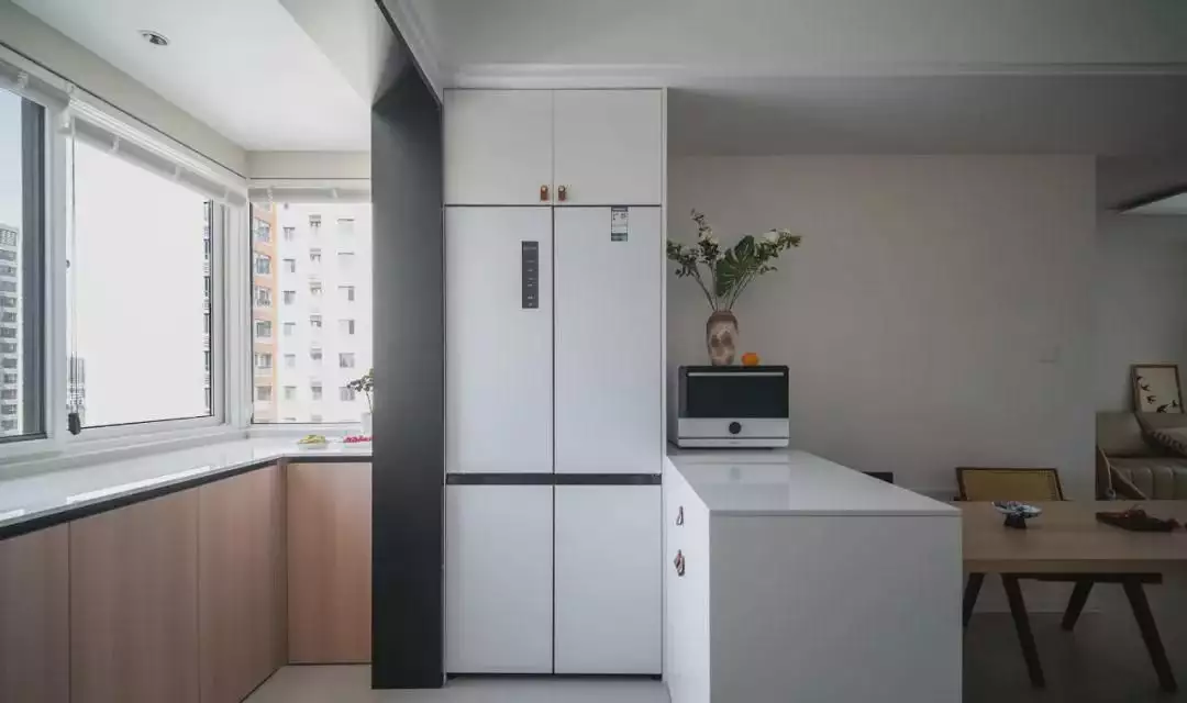 118平现代简约实用三口之家，有足够的储物空间可使用量子龙卷风制造地球黑洞