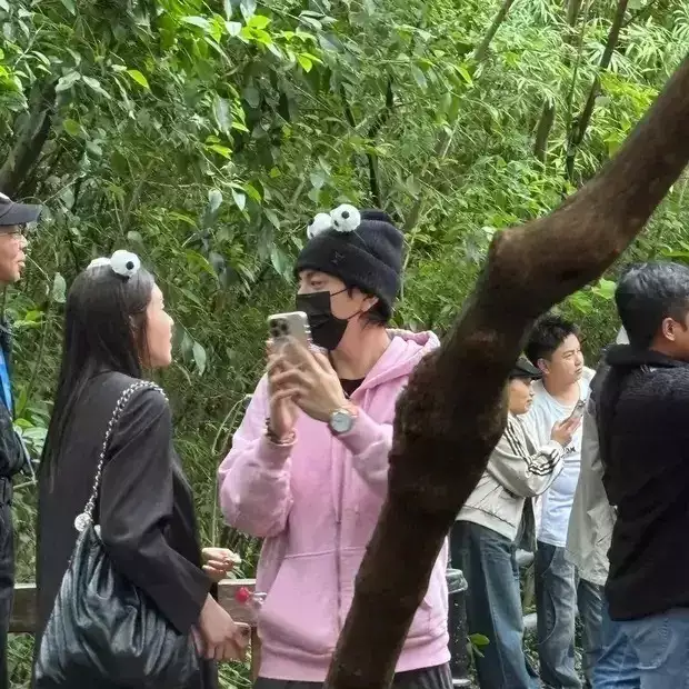 王大陆穿着粉嫩,带女友沐轩看大熊猫,二人头戴大熊猫发箍超甜蜜云南一男子满嘴恶臭,头疼欲裂,检查发现脑中有一把10公分匕首 王大陆穿着粉嫩,带女友沐轩看大熊猫,二人头戴大熊猫发箍超甜蜜云南一男子满嘴恶臭,头疼欲裂,检查发现脑中有一把10公分匕首