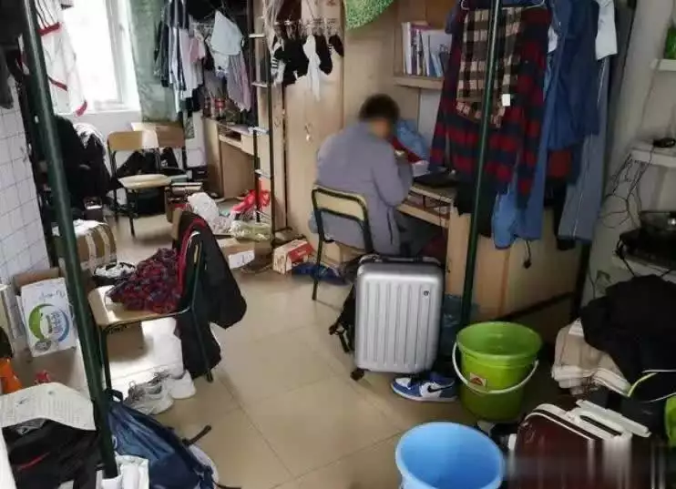 四川大学学生宿舍惊艳亮相：整洁高级引无数大学生羡慕不已！