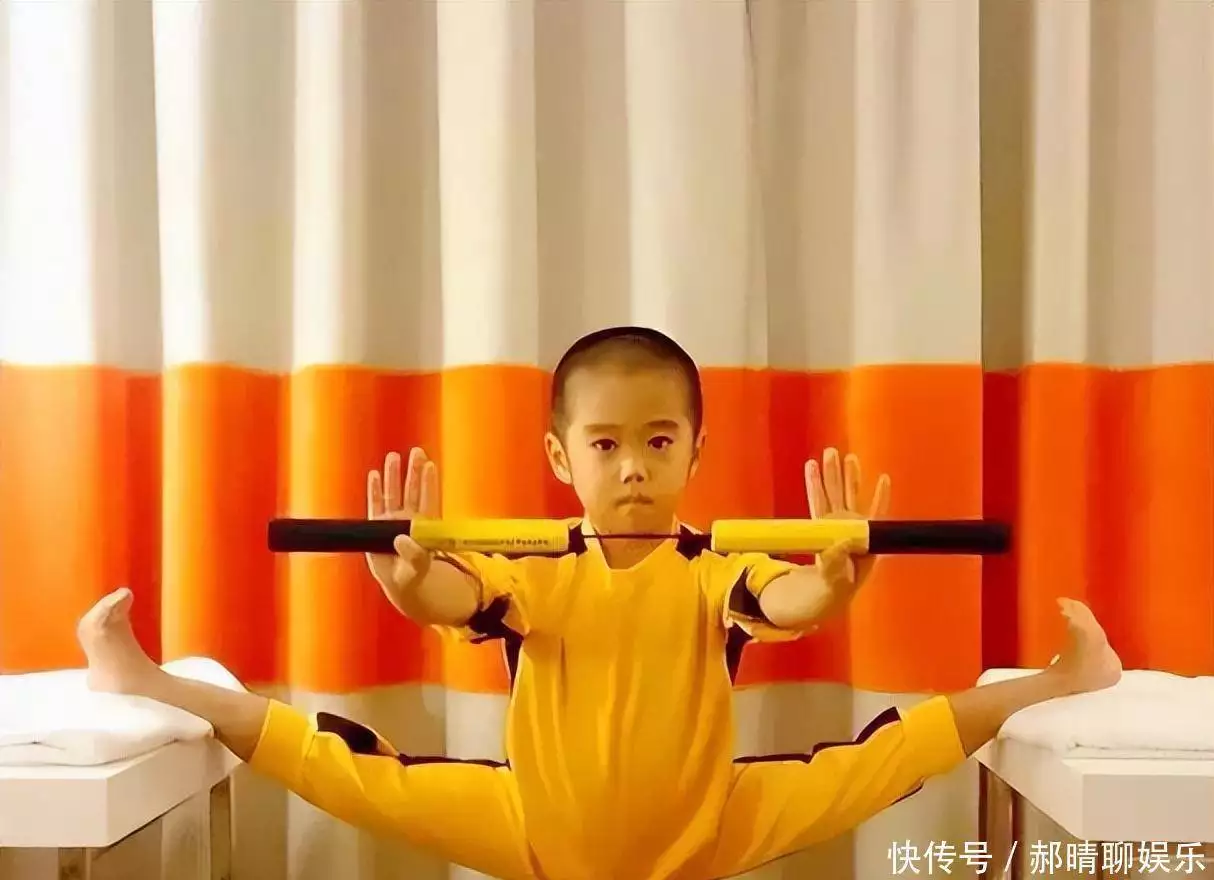 模仿李小龙的小孩 日本 六岁_李小龙拍的电影