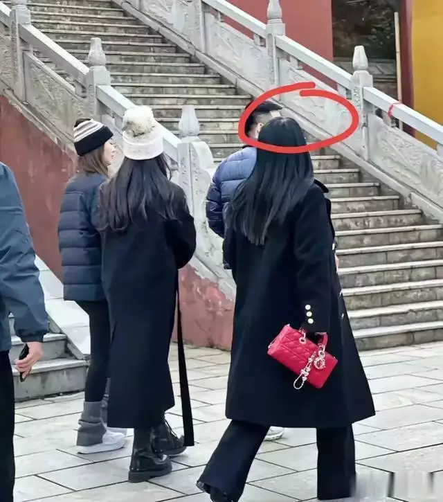 李湘王岳伦带王诗龄游玩,一家三口罕见合体,生图状态引热议脚踹劈腿老公后翻倍搞钱喜提癌症康复,黄圣依是她的反义词吧… 李湘王岳伦带王诗龄游玩,一家三口罕见合体,生图状态引热议脚踹劈腿老公后翻倍搞钱喜提癌症康复,黄圣依是她的反义词吧…