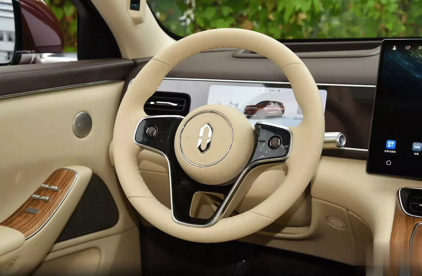 全新问界M7设计语言升级_问界_全新问界M7价格对比老款