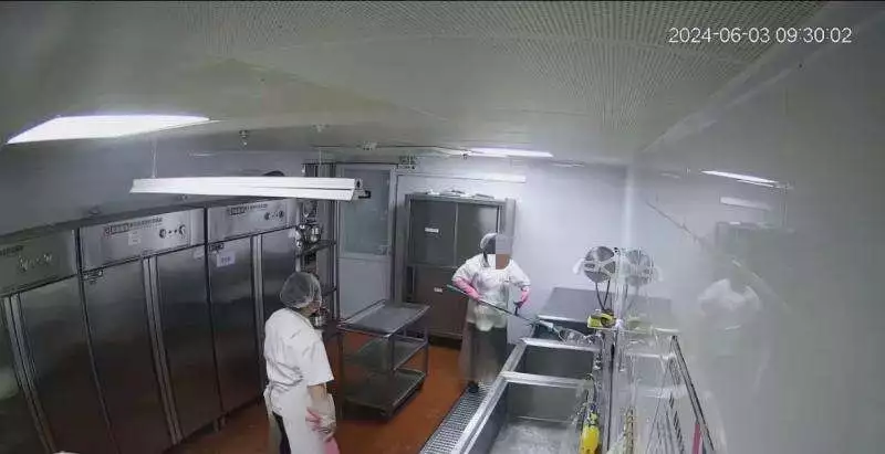 满满干货（幼儿园食堂洗碗三步骤）幼儿园厨工要洗碗吗，幼儿园厨师用墩布洗餐具、挪动监控被解除劳动合同 法院支持“零容忍”史书都是被篡改的，因天花病得福而得到皇位，这才是康熙的真相，餐具，
