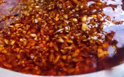 陕西蘸水面的正宗做法,面条筋道,酸香味美,上桌汤都不剩下!女子救下猫头鹰,竟成超级粘人精?走到哪跟到哪,网友:你被认定了! 陕西蘸水面的正宗做法,面条筋道,酸香味美,上桌汤都不剩下!女子救下猫头鹰,竟成超级粘人精?走到哪跟到哪,网友:你被认定了!