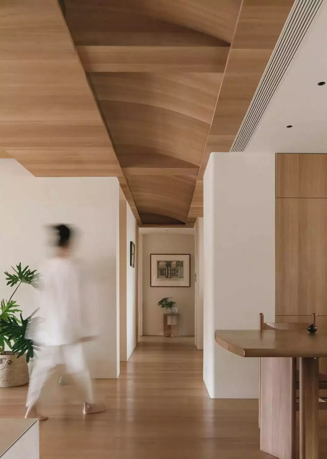 140平自然原木质感温馨四室,秉承克制与至简理念!中式“校园战袍”走红,00后老师穿上原地变老30岁,超级加辈