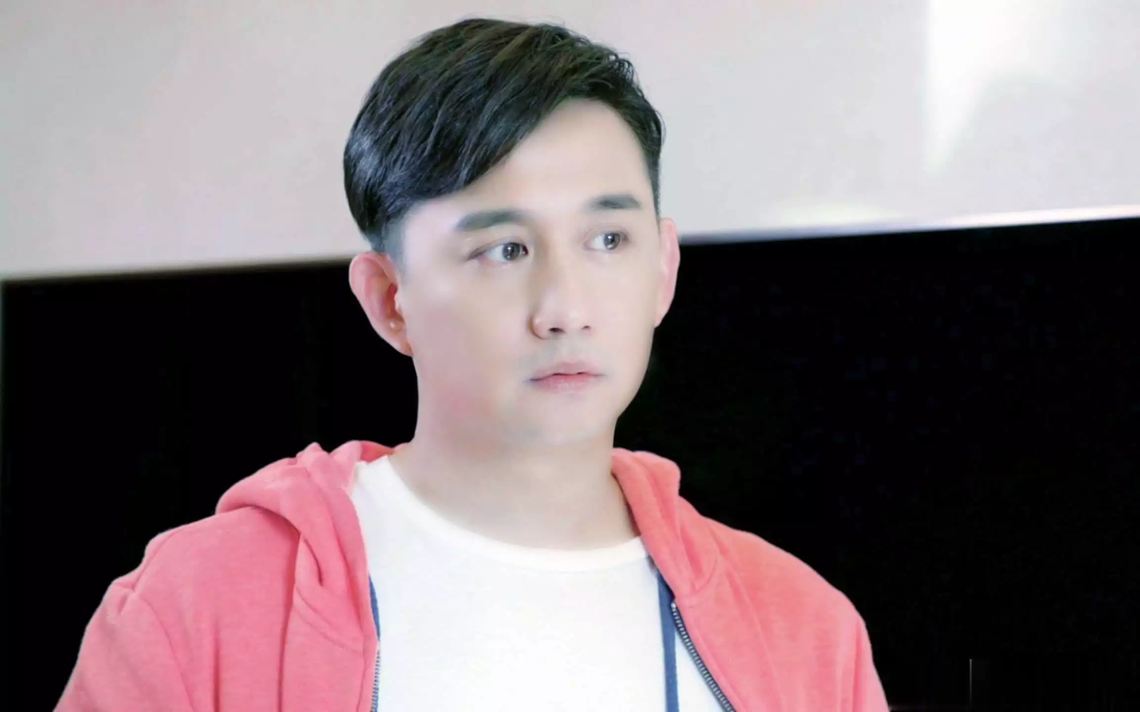 黄磊回应无戏可拍:2年没拍戏,3年没当男主,综艺演戏都停了当命运被背景决定:《宋文帝与袁齐妫的故事》 黄磊回应无戏可拍:2年没拍戏,3年没当男主,综艺演戏都停了当命运被背景决定:《宋文帝与袁齐妫的故事》