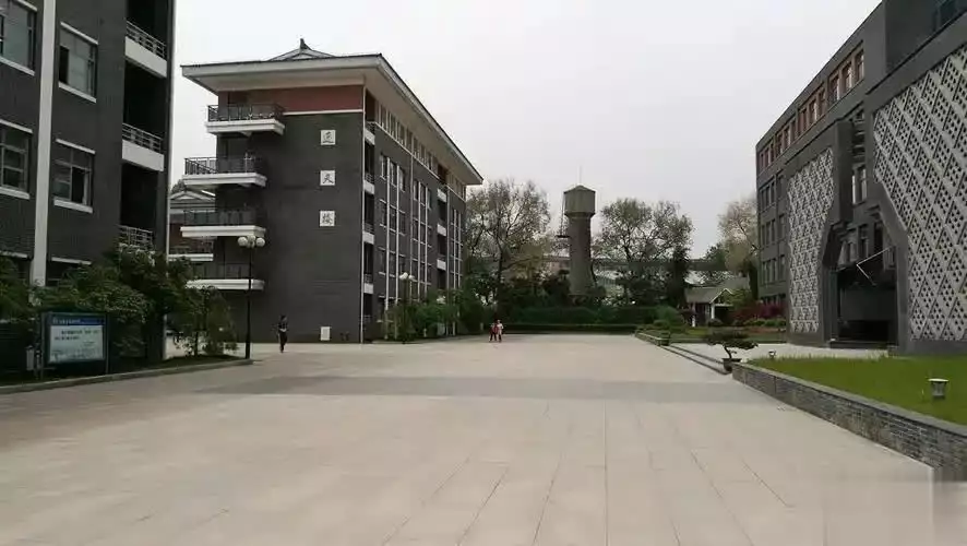 江苏5大名牌高中,上到就是赚到工作再忙也要午休,随时随地打开就能睡,8H随心躺午休折叠床体验 江苏5大名牌高中,上到就是赚到工作再忙也要午休,随时随地打开就能睡,8H随心躺午休折叠床体验