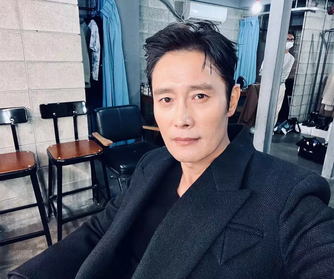 李秉宪夫妇为二胎女儿办周岁宴，现场曝光，一家四口合影很温馨