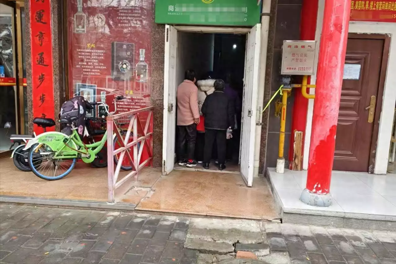 免费送鸡蛋挂面吸引老人参加品鉴会 当心赵氏普众酒夸大其词(图1)