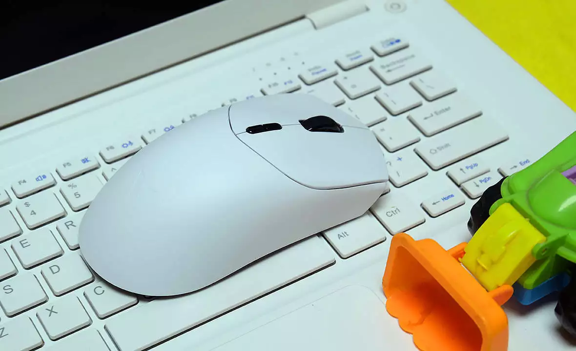 雷柏VT7电竞鼠标_雷柏Nordic 54芯片无线鼠标_买无线鼠标带接收器吗