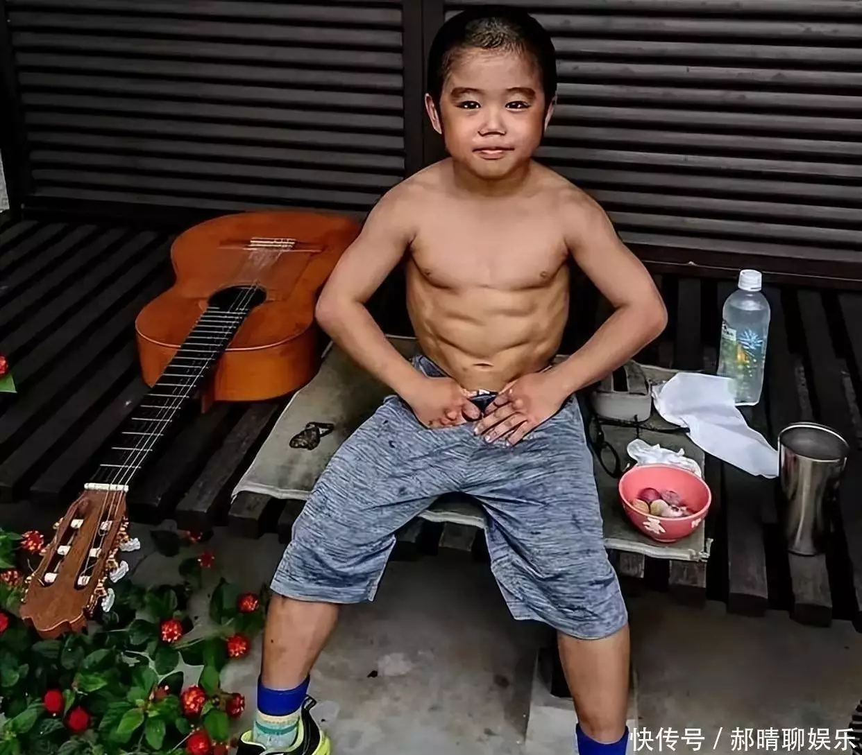 李小龙拍的电影_模仿李小龙的小孩 日本 六岁