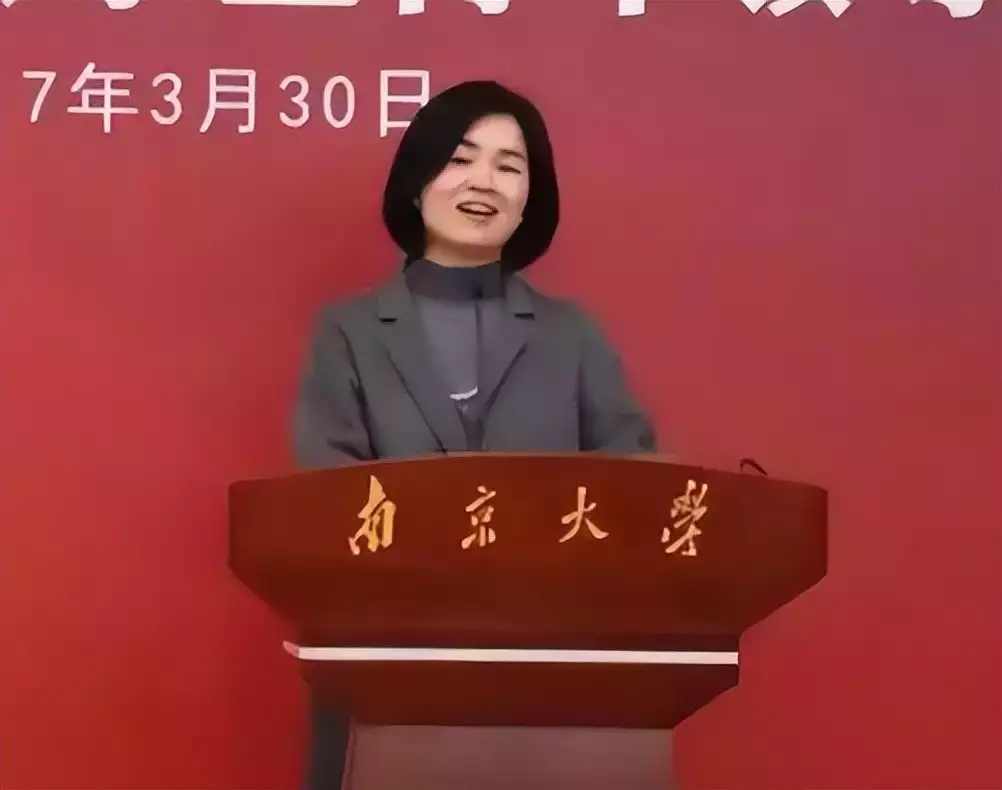 她从护士逆袭到深圳女首富,手握10000项专利,每年赚走苹果100亿他身高不足一米五,21岁升为红军军团长,麾下有一位大将叫粟裕 她从护士逆袭到深圳女首富,手握10000项专利,每年赚走苹果100亿他身高不足一米五,21岁升为红军军团长,麾下有一位大将叫粟裕