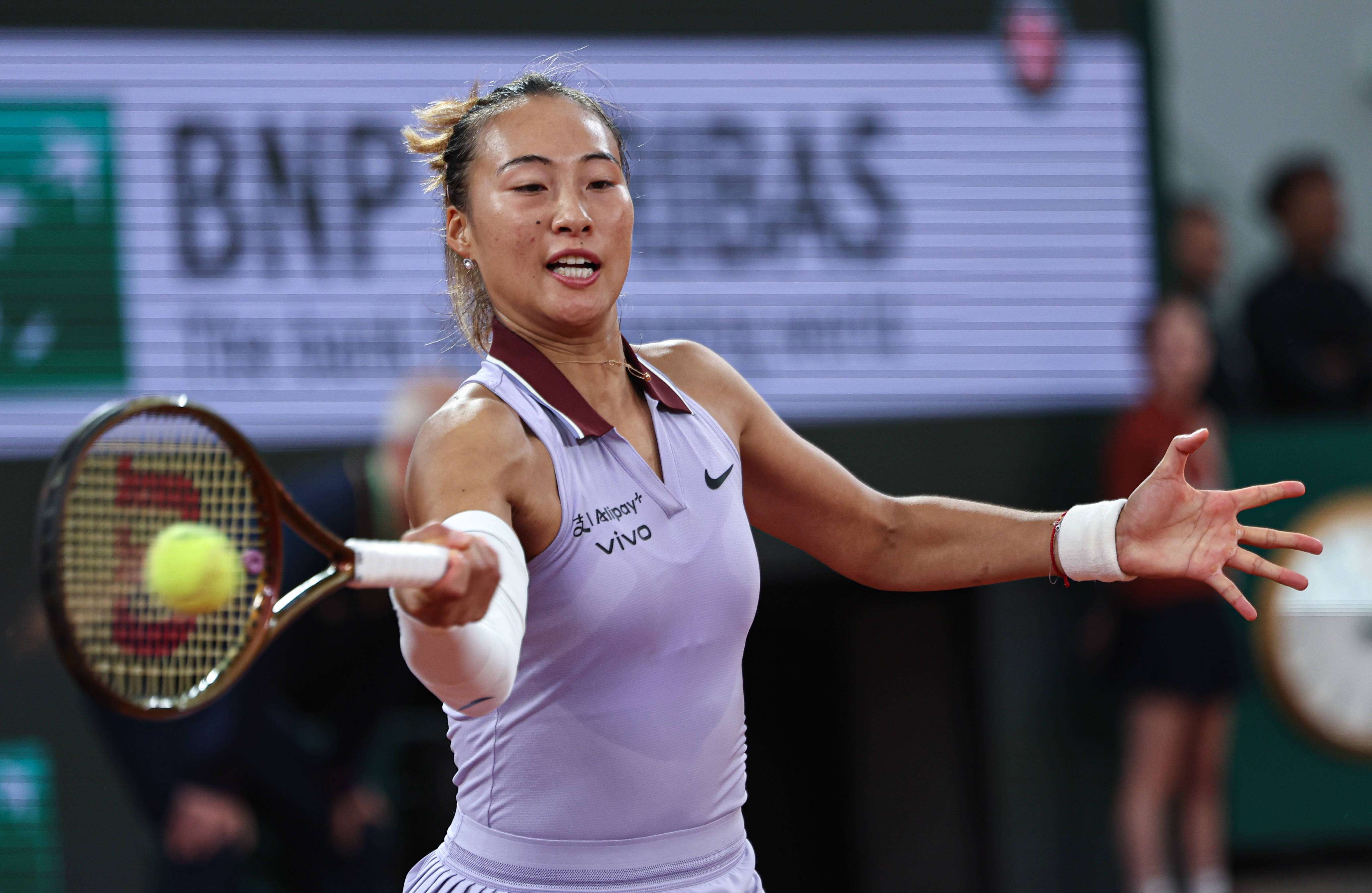 郑钦文顺利晋级法网女单第二轮