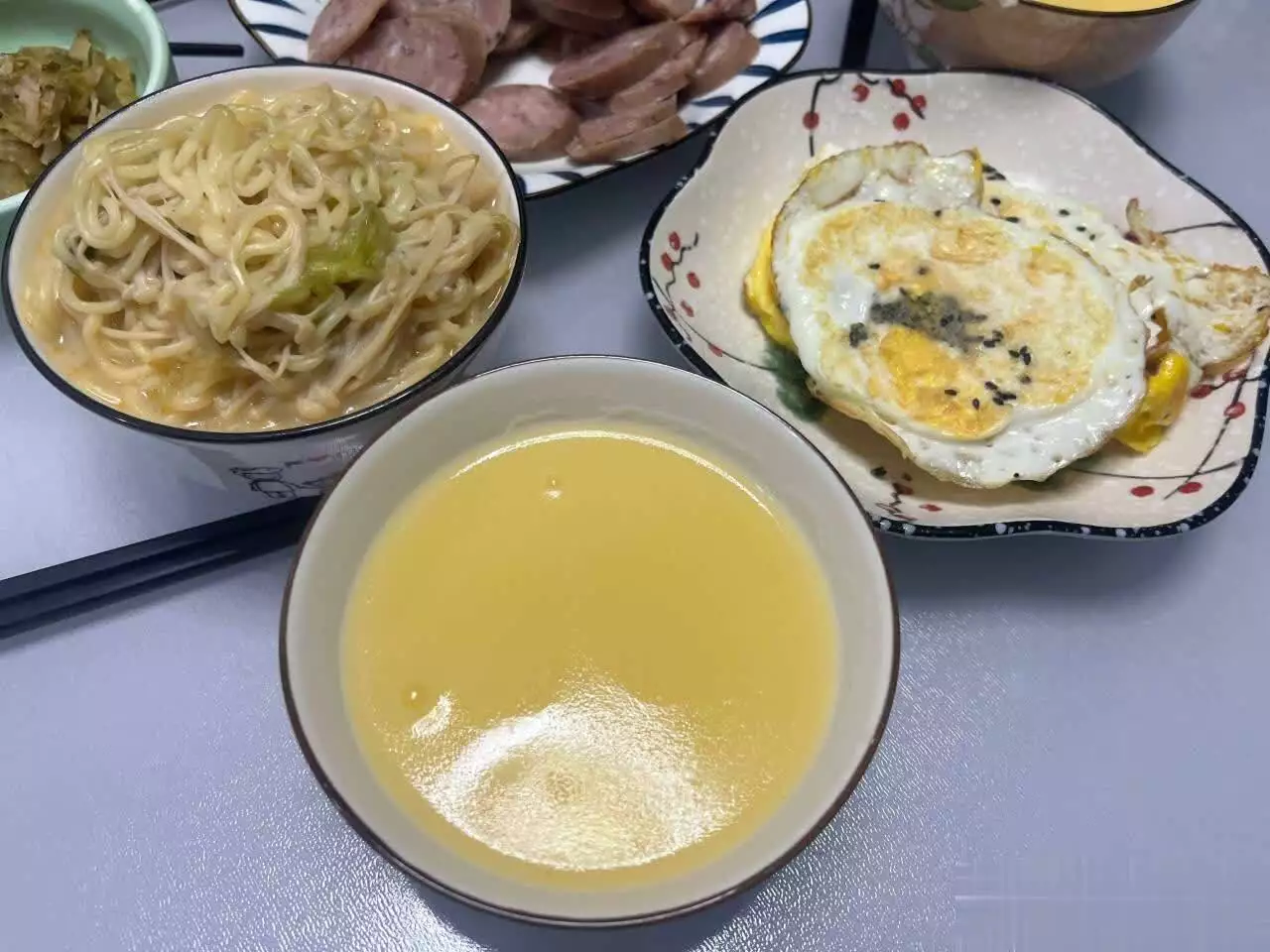 山东一家四口的早餐,在朋友圈火了,网友:家里有矿,吃不起!山东一家5代人住日军炮楼58年,因墙体过厚,装上暖气用了20年 山东一家四口的早餐,在朋友圈火了,网友:家里有矿,吃不起!山东一家5代人住日军炮楼58年,因墙体过厚,装上暖气用了20年