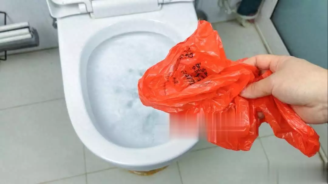 越早知道越好（马桶冲塑料袋堵了）马桶被塑料袋堵了妙招，马桶堵了别愁！用塑料袋快速疏通，不花一分钱快试试如果刘备为魏主、孙权为蜀主、曹操为吴主，三国会发展成怎样？，塑料袋，