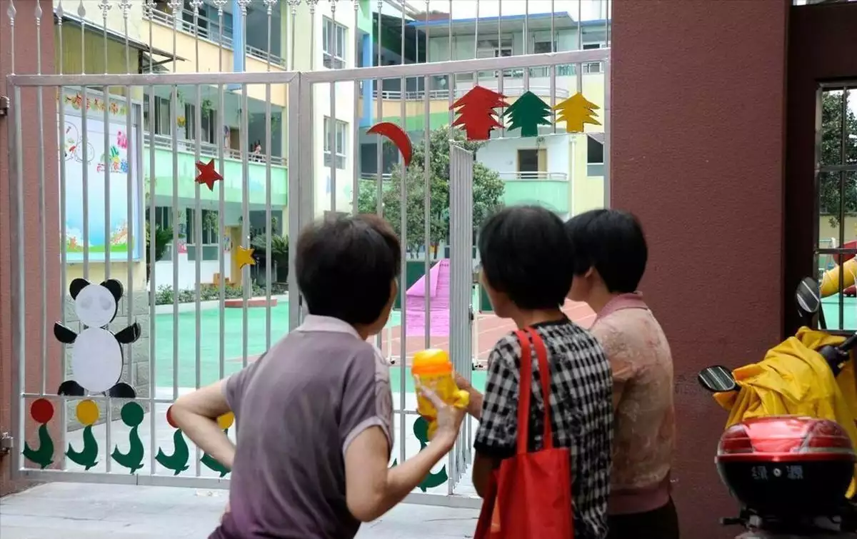 幼儿园接送孩子_家长如何避免惹老师生气_幼儿园家长行为对老师影响