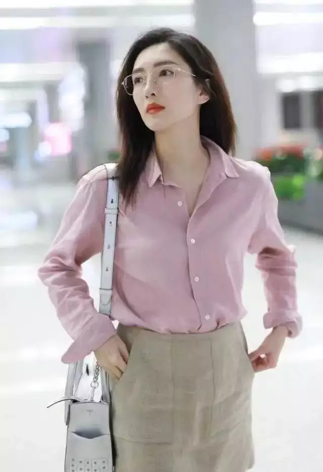 江疏影这套穿搭真是又纯又欲啊!! 江疏影这套穿搭真是又纯又欲啊!!