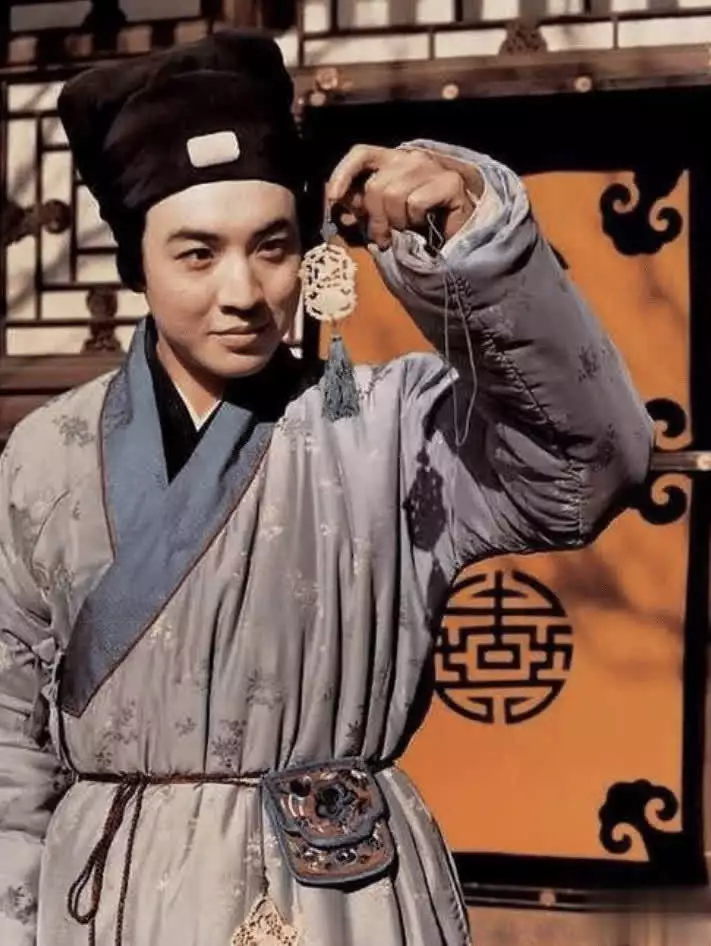 马广儒:入戏太深自比宝玉痴恋陈晓旭被拒割腕,酗酒成性英年早逝中国一偏僻小村庄,人口虽然不多,但其中绝大部分都是杨家将后代( 马广儒:入戏太深自比宝玉痴恋陈晓旭被拒割腕,酗酒成性英年早逝中国一偏僻小村庄,人口虽然不多,但其中绝大部分都是杨家将后代(