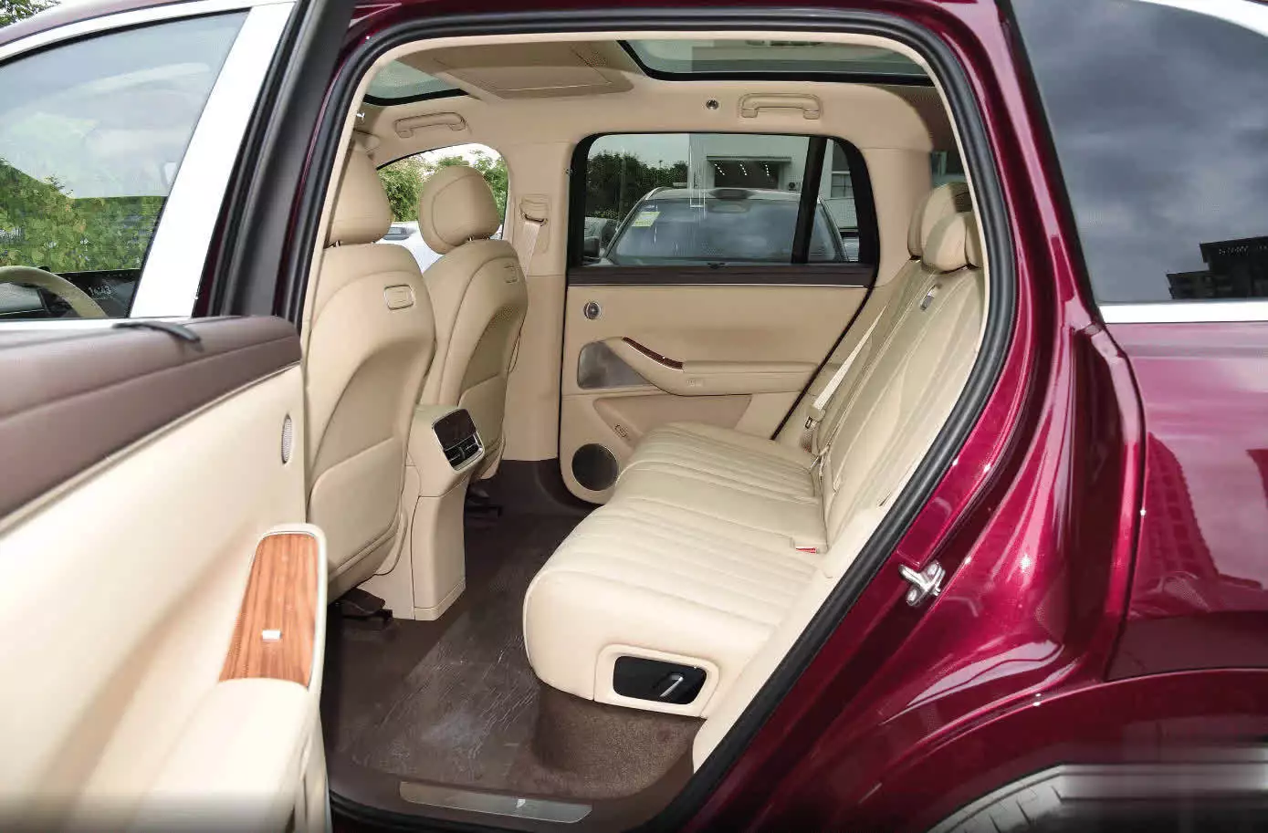 全新问界M7价格对比老款_问界_全新问界M7设计语言升级