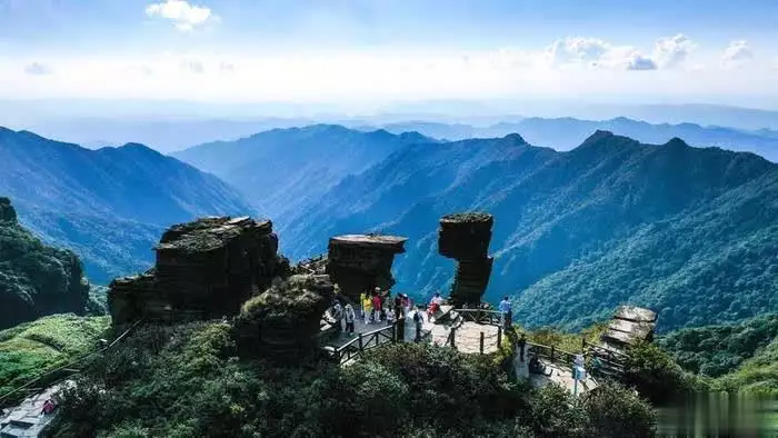 铜仁旅游攻略景点大全，铜仁旅游必去十大景点有哪些？看这里！为国隐身三十年，美军评价他：可抵十个集团军，唯独最亏欠妻子-第1张图片-海南百花岭热带雨林文化旅游区