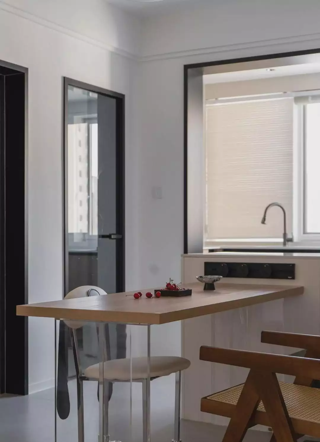 118平现代简约实用三口之家，有足够的储物空间可使用量子龙卷风制造地球黑洞