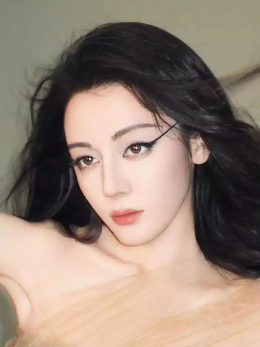 迪丽热巴美神营业!卡纸眼线暴击内娱 迪丽热巴美神营业!卡纸眼线暴击内娱