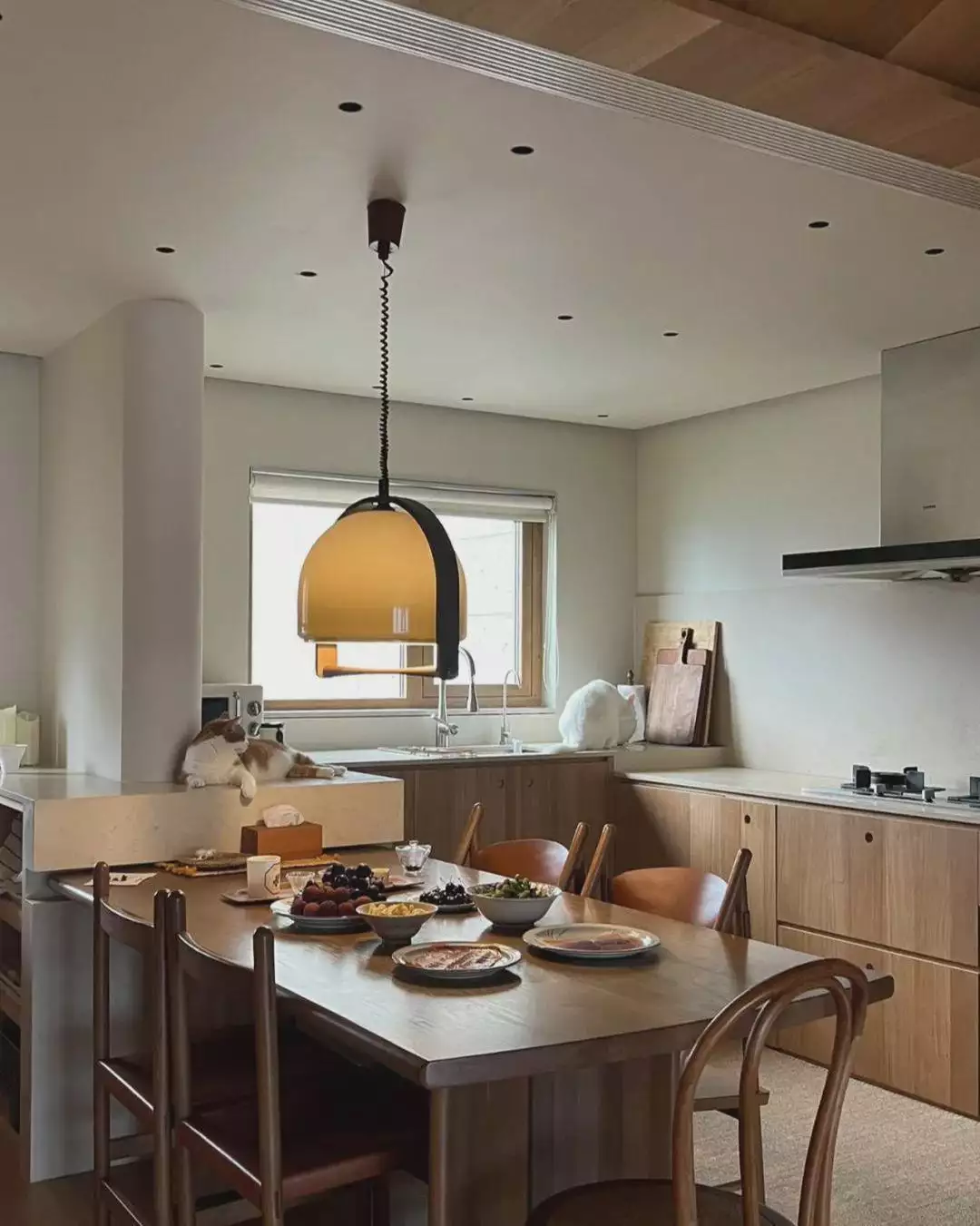 140平自然原木质感温馨四室,秉承克制与至简理念!中式“校园战袍”走红,00后老师穿上原地变老30岁,超级加辈