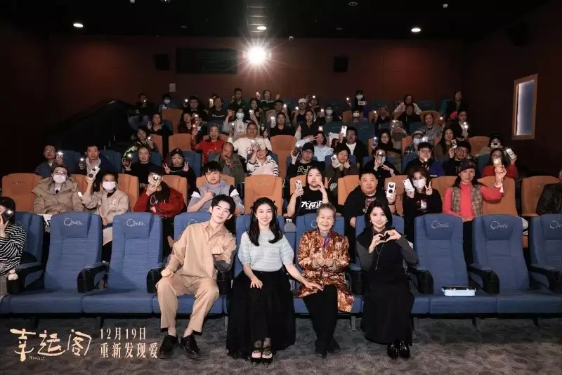 《幸运阁》首映 83岁张惠卿奶奶首演女主:“人生需要passion”2018年,亿万富姐死刑改判25年,狱中提离婚,只求平摊近6亿债务 《幸运阁》首映 83岁张惠卿奶奶首演女主:“人生需要passion”2018年,亿万富姐死刑改判25年,狱中提离婚,只求平摊近6亿债务