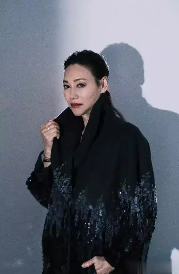 惠英紅自爆整過容，面部縫89針系因為...播報文章