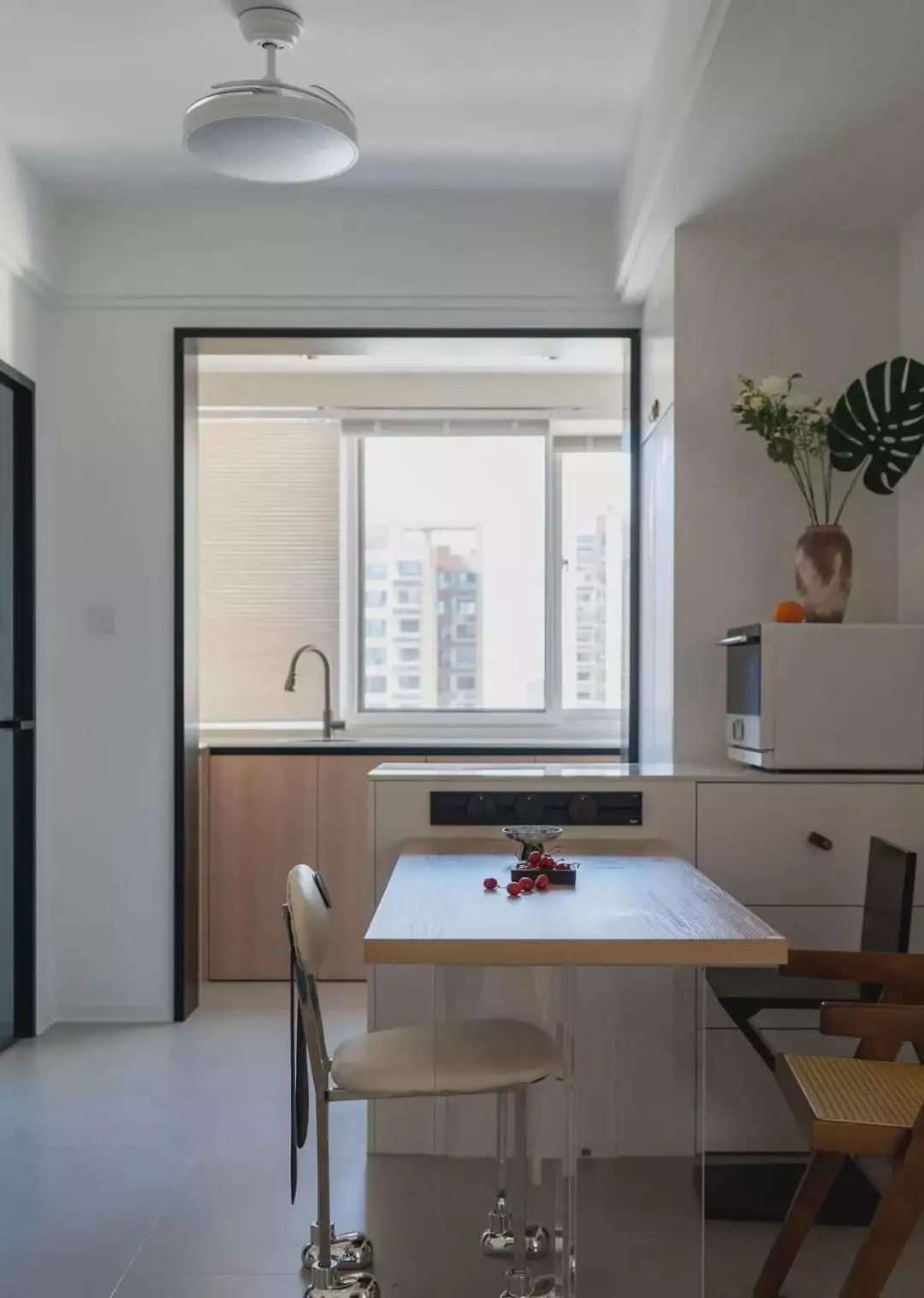 118平现代简约实用三口之家，有足够的储物空间可使用量子龙卷风制造地球黑洞