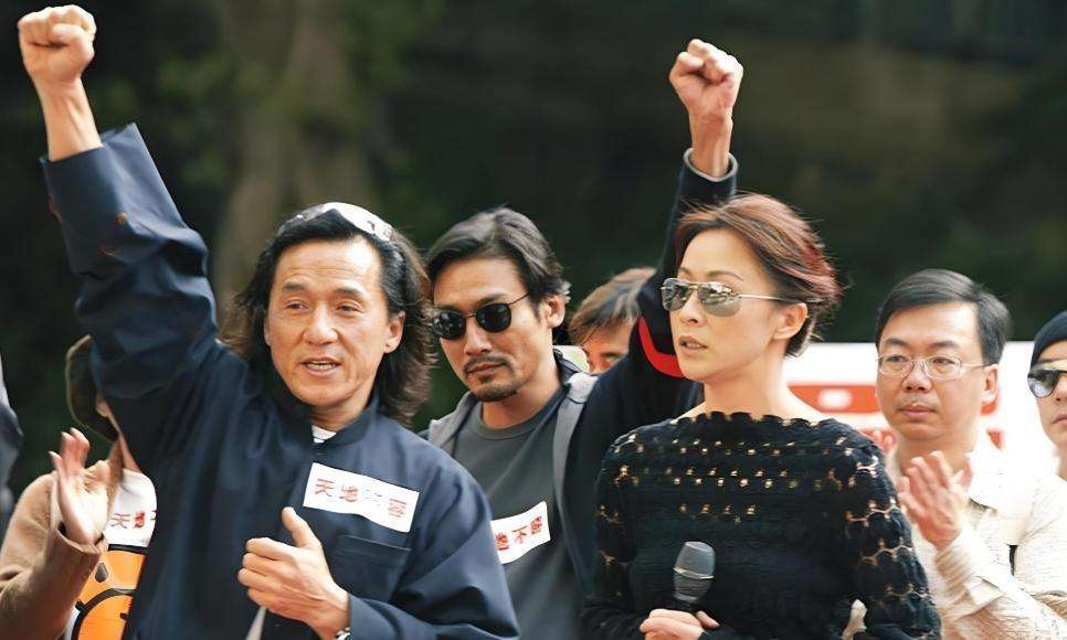 38岁和张曼玉因戏生情,46岁和刘嘉玲结婚,梁朝伟到底更爱谁