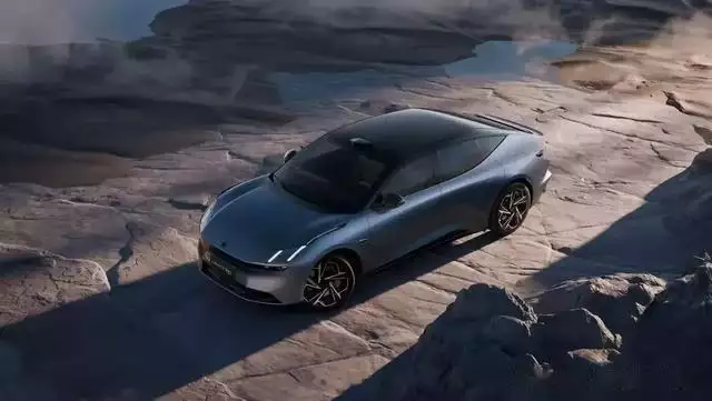 领克Z10惊艳亮相:800V电力架构,3.5秒极速加速,重塑C级轿车新高地!一张“落后课桌”,暴露江浙沪学生“天真恶意”:硬装不如别装了