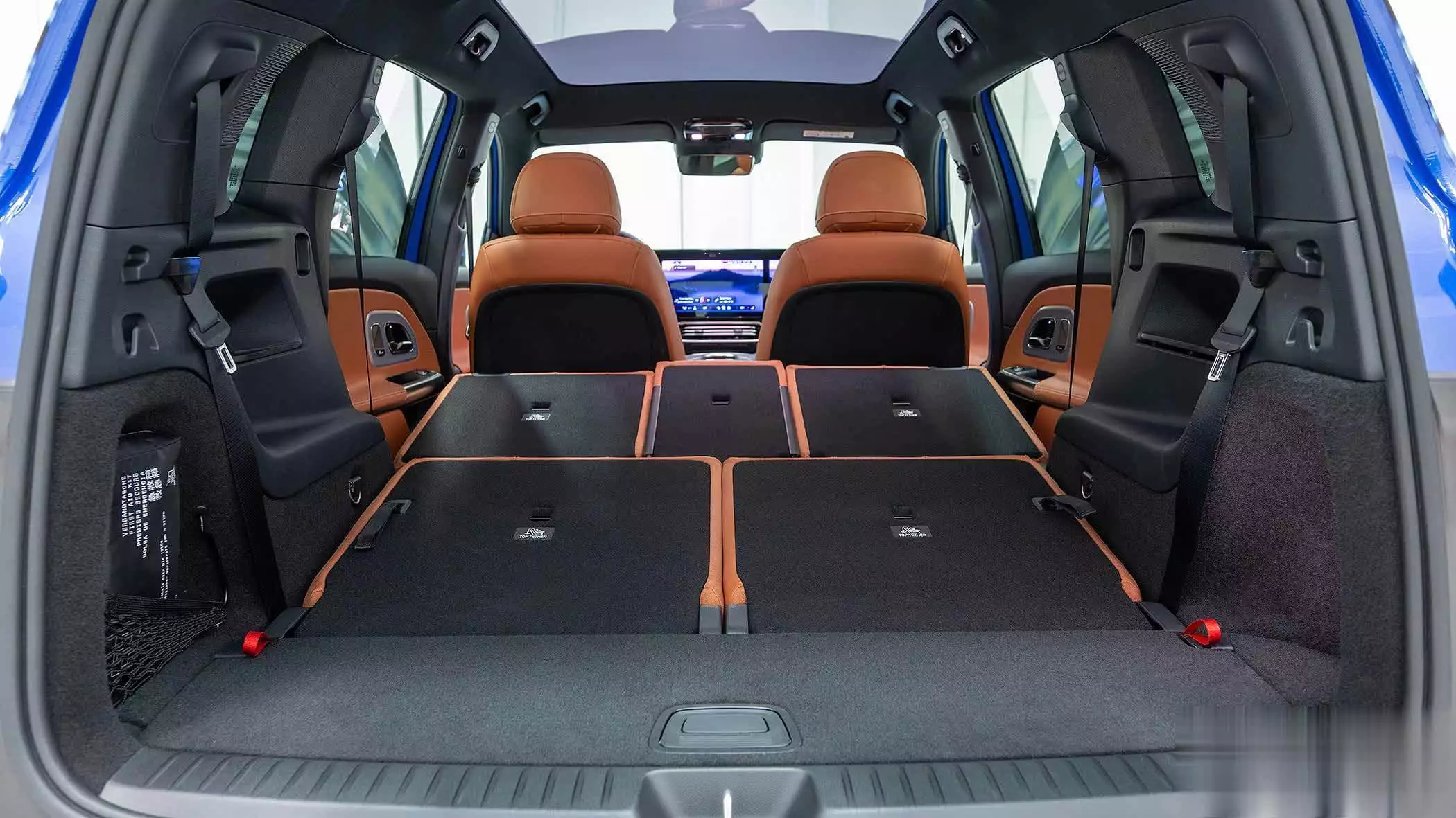 奔驰轿车型大全和价格_奔驰GLB内饰设计_奔驰GLB下一代车型