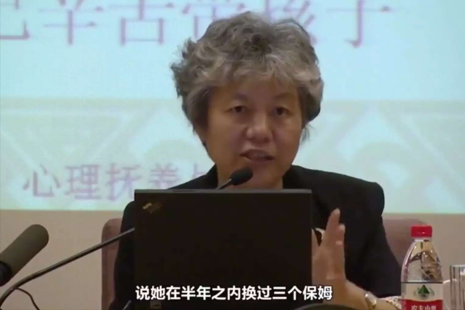 出去赚钱还是陪孩子?专家说的和宝妈完全不一样,到底该信谁贾静雯又矮又龅牙算不算大美女?看看她和高圆圆的合照你就有答案 出去赚钱还是陪孩子?专家说的和宝妈完全不一样,到底该信谁贾静雯又矮又龅牙算不算大美女?看看她和高圆圆的合照你就有答案