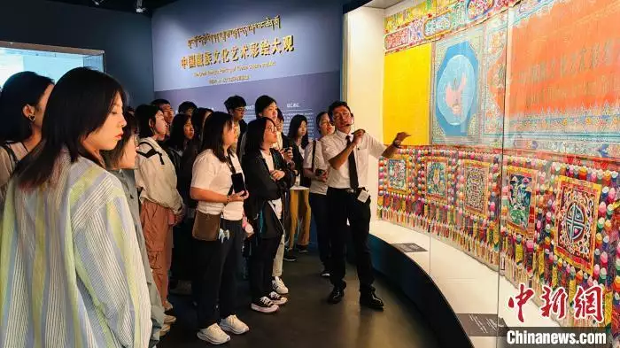 澳门师生参观“藏族文化百科全书”了解藏文化17岁少年残忍杀害中年妇女,被捕后神情淡然:杀了她,我就能转运 澳门师生参观“藏族文化百科全书”了解藏文化17岁少年残忍杀害中年妇女,被捕后神情淡然:杀了她,我就能转运