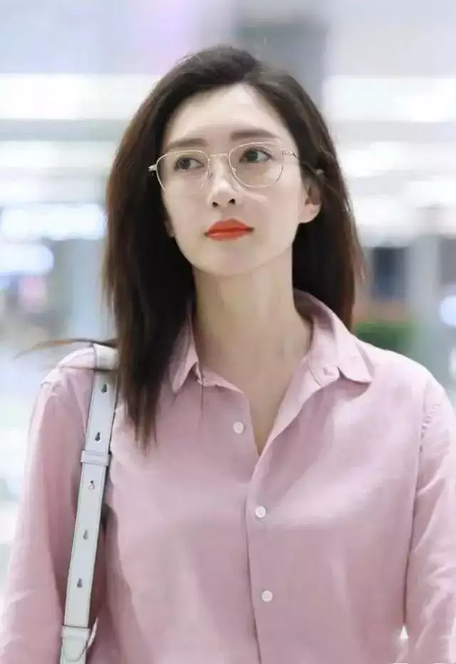 江疏影这套穿搭真是又纯又欲啊!! 江疏影这套穿搭真是又纯又欲啊!!
