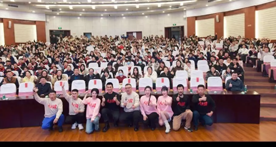 这一站，青春之热烈燃到了中原   电影《大突围》“高校万里青春之约”走进郑州大学一道几乎全军覆没的初中物理热学试题！满分的初中生热学知识过关了