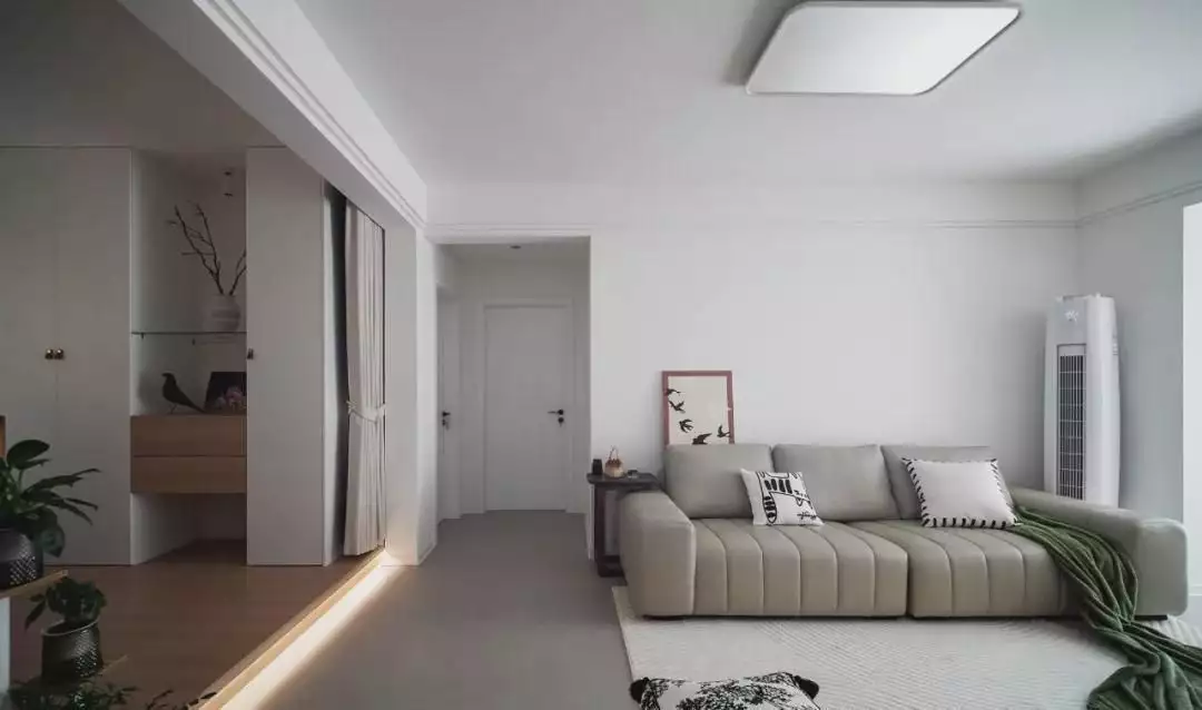 118平现代简约实用三口之家，有足够的储物空间可使用量子龙卷风制造地球黑洞