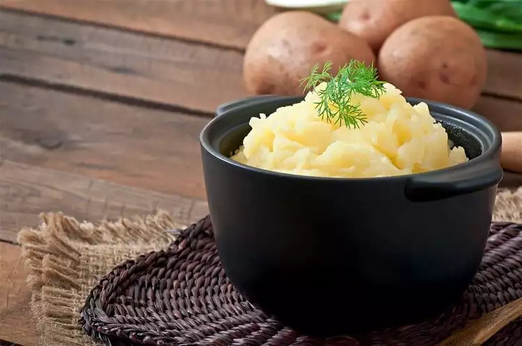 3、粥羹泥糊类食物如面糊、米粥、土豆泥、果酱等，这些食物的碳水化合物