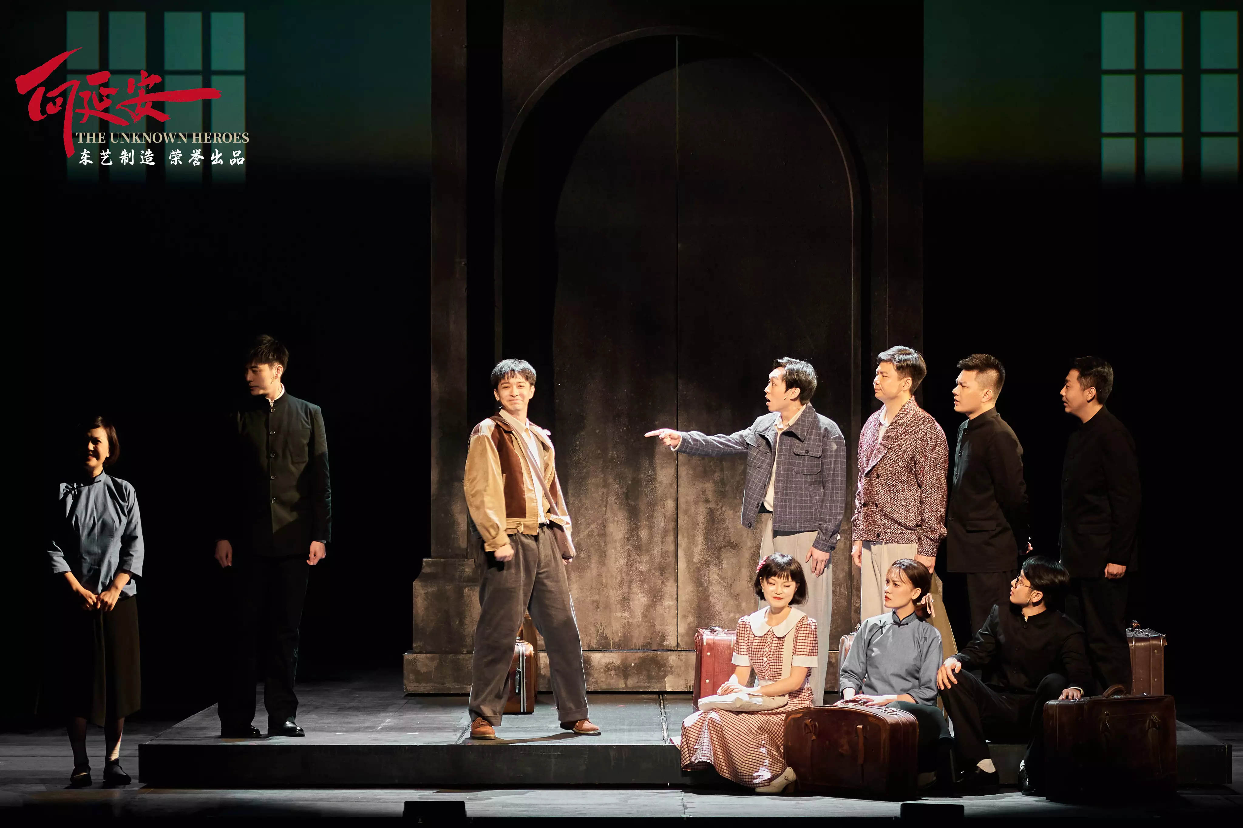 话剧《向延安》“七一”登陆国家大剧院“时代姐妹花”时隔多年再同框,杨幂依然很美,郭碧婷长胖了一些 话剧《向延安》“七一”登陆国家大剧院“时代姐妹花”时隔多年再同框,杨幂依然很美,郭碧婷长胖了一些